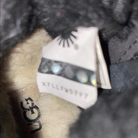 UGG 7C Signature Boots Black &Multicolor Leather w/side Zip - Picture 8 of 10